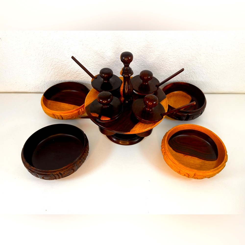 Condiment Sauce Carousel and Bowls.